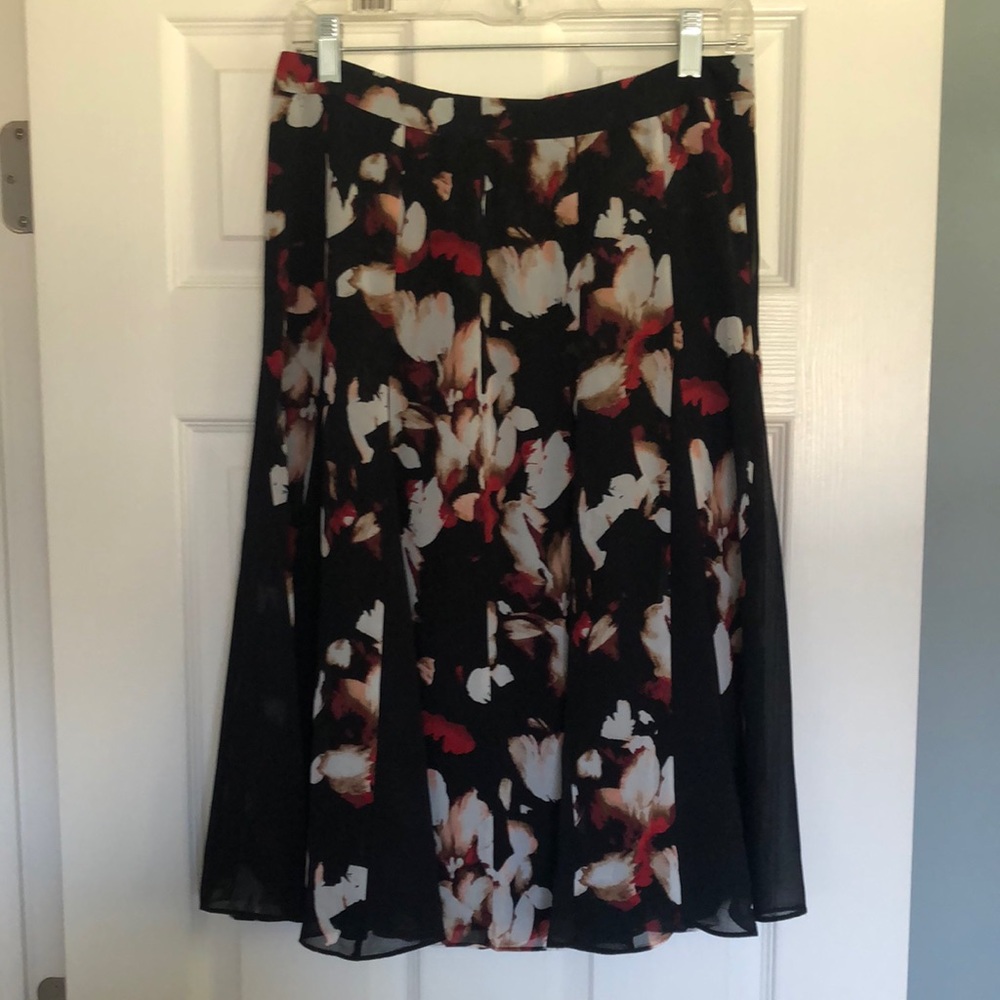 Size 6 White House Black Market skirt